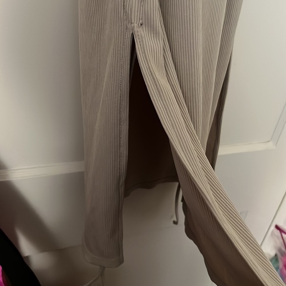 NWOT Zara cream/beige dress with slits on sides size: M - Picture 4 of 10